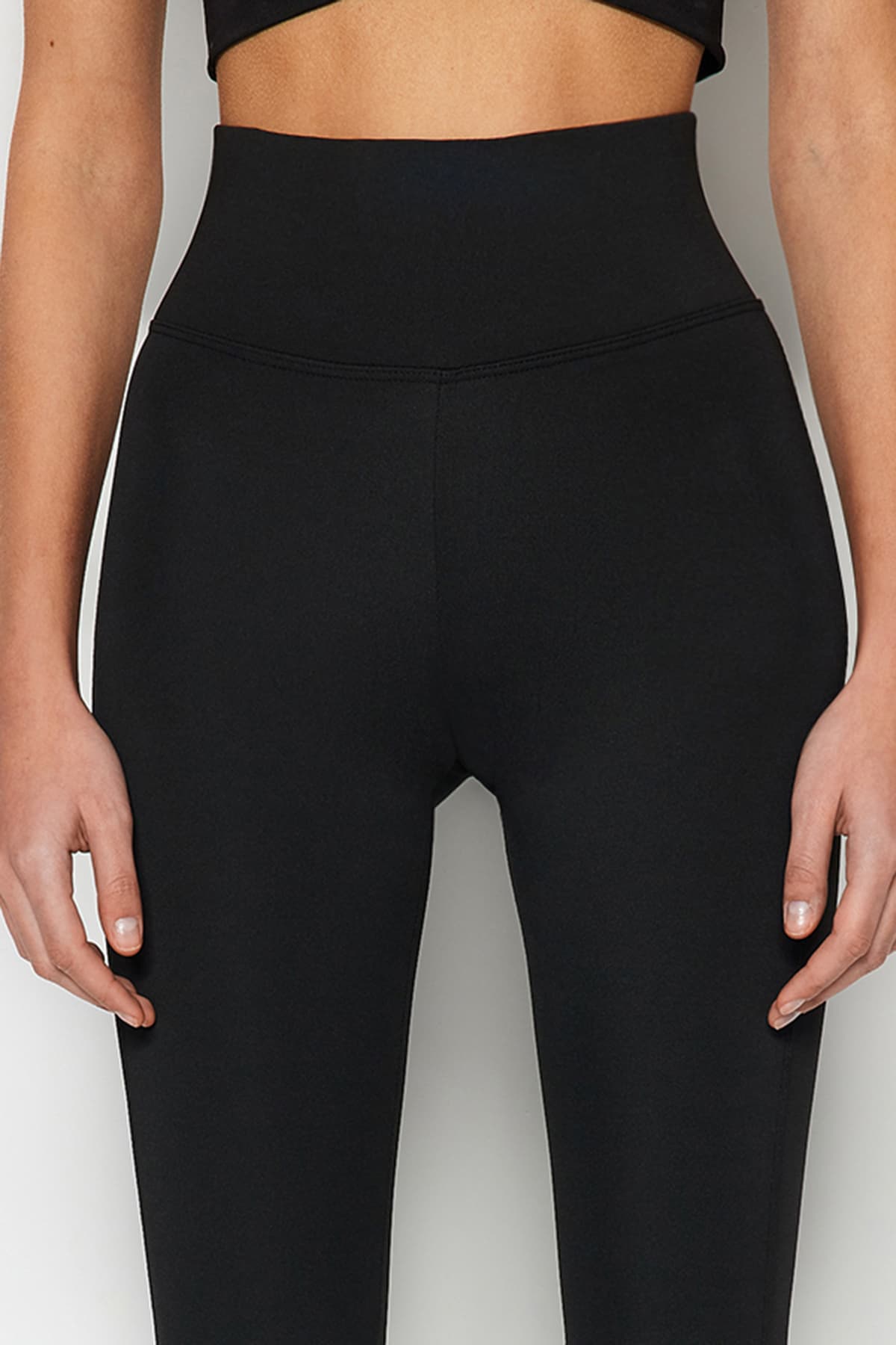 Schwarze gestrickte Sportstrumpfhose mit breiter Taille und extra Erholung in voller Länge TWOAW21TA0029