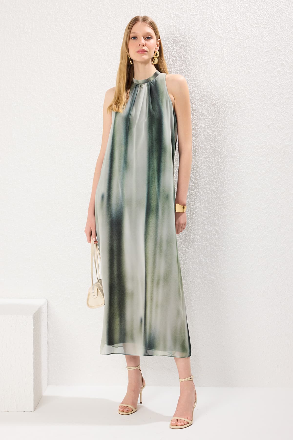 Grünes, abstraktes, gemustertes, gerade geschnittenes Maxi-Webkleid mit Schnürdetail TWOSS25EL00408