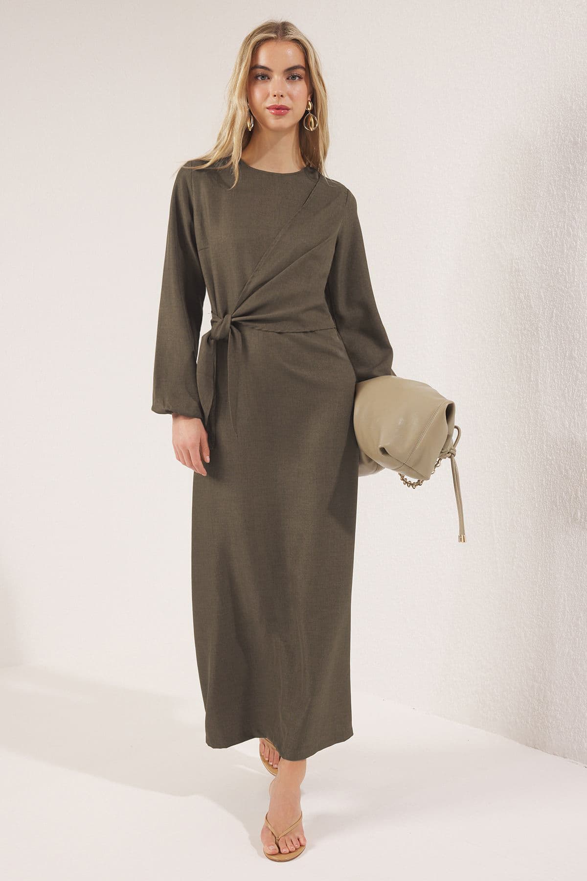 Khakifarbenes gewebtes Kleid in Leinenoptik TCTSS25EB00129