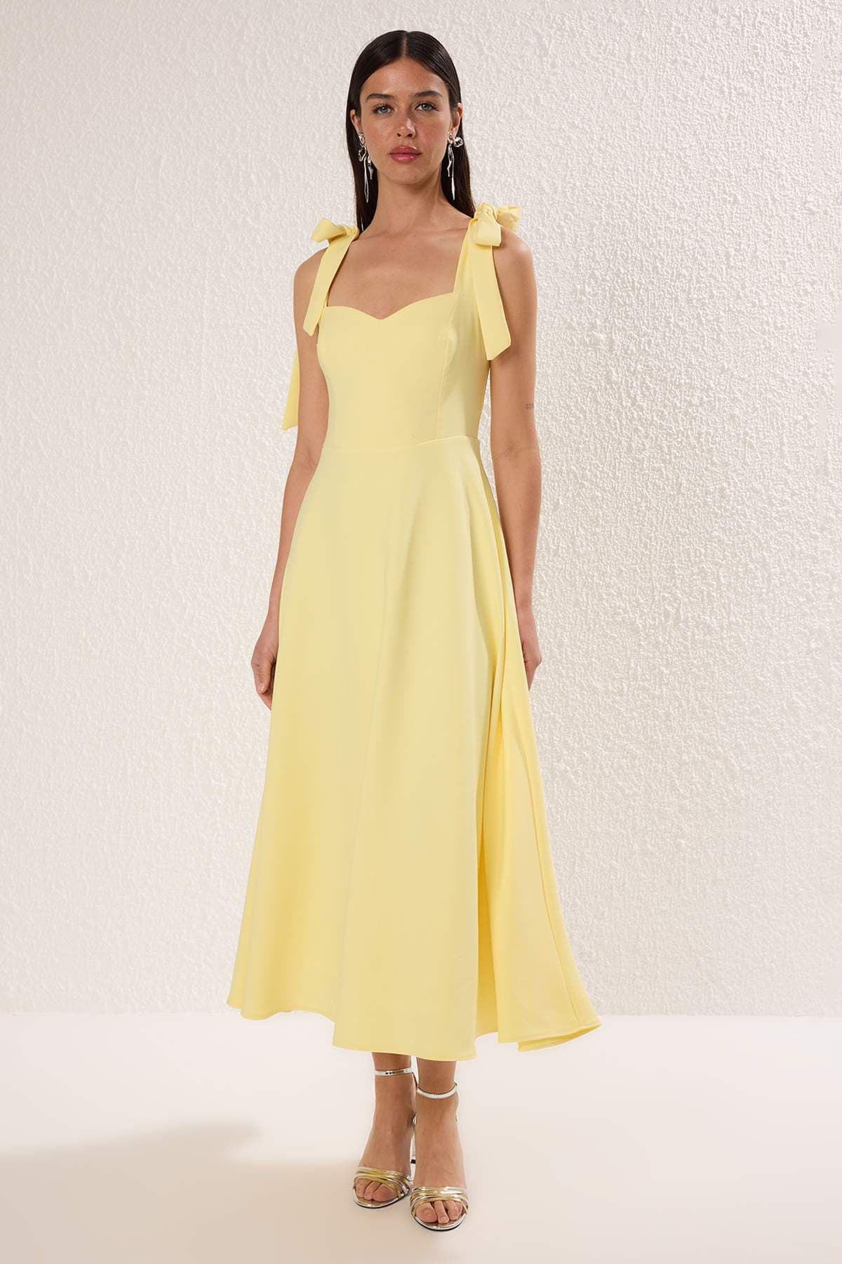 Hellgelbes A-Linien-Trägerband mit detailliertem Webmuster, schickes Midi-Abendkleid für den Abschlussball TPRSS24EL00251