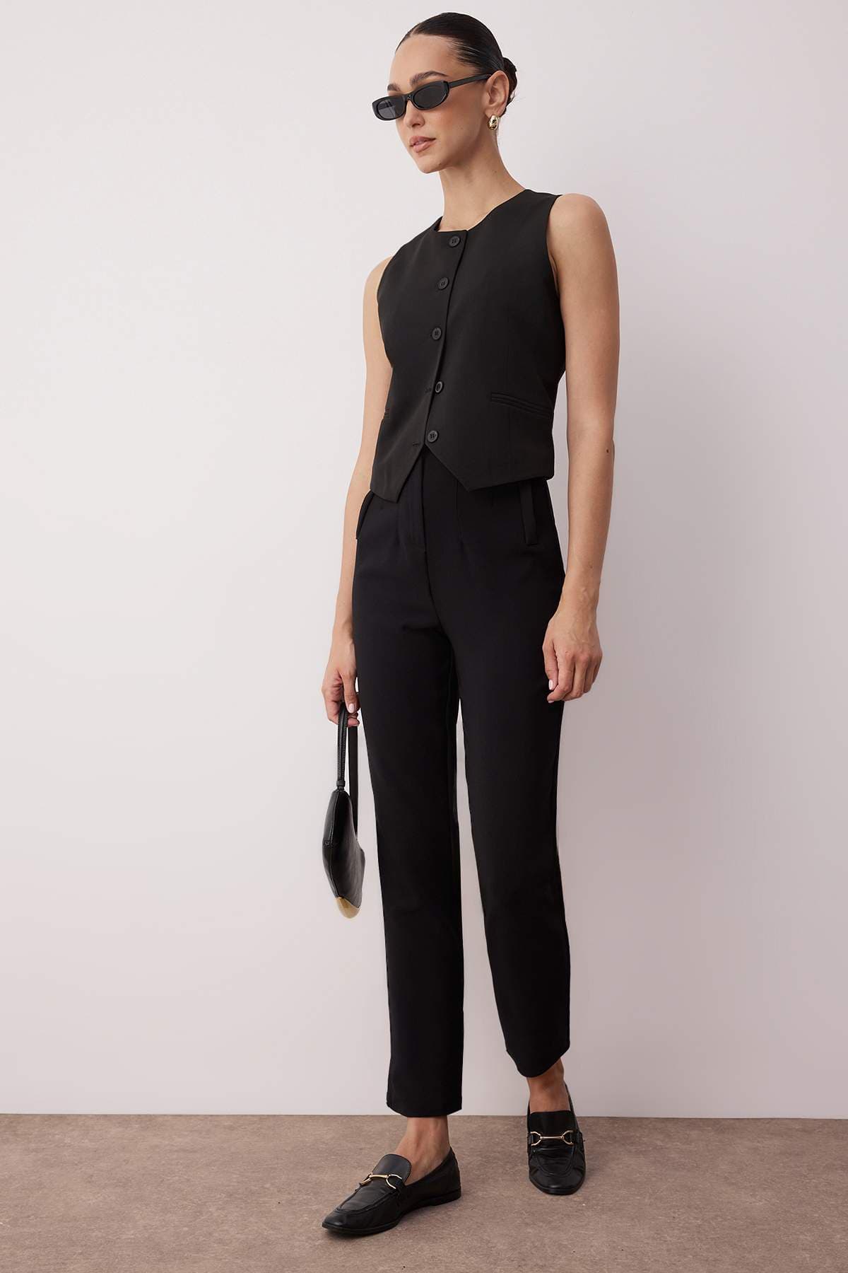 Schwarze, knöchellange, gewebte Stoffhose mit Zigarettenform und hoher Taille TWOSS20PL0515