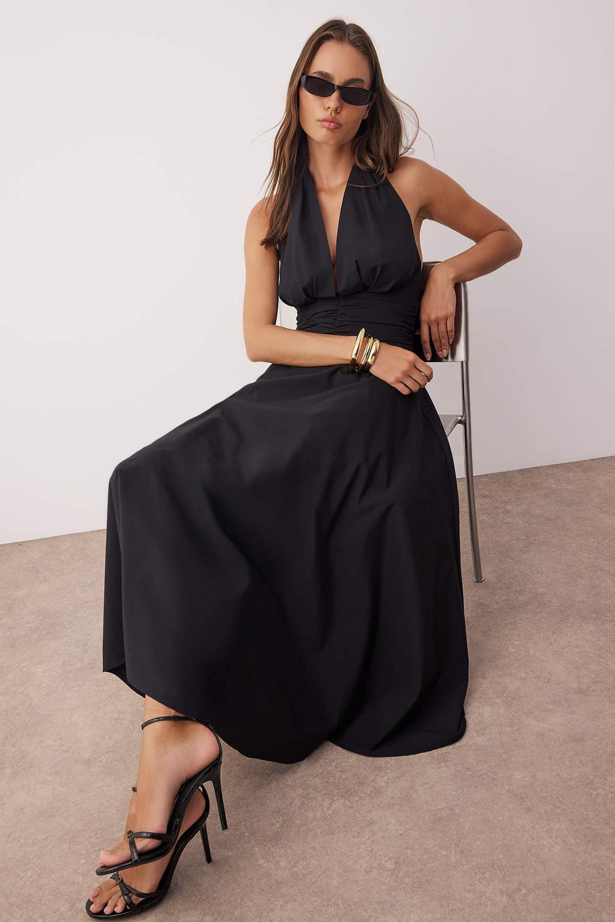 Schwarzes, tief ausgeschnittenes Neckholder-Kleid aus Popeline mit Webmuster TWOSS25EL00890