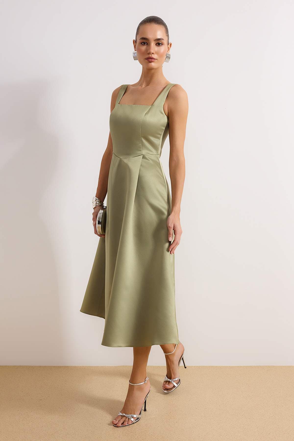 Ölgrünes A-Linien-Satin-Weben, stilvolles Abendkleid für den Abschlussball TPRAW25EL00040
