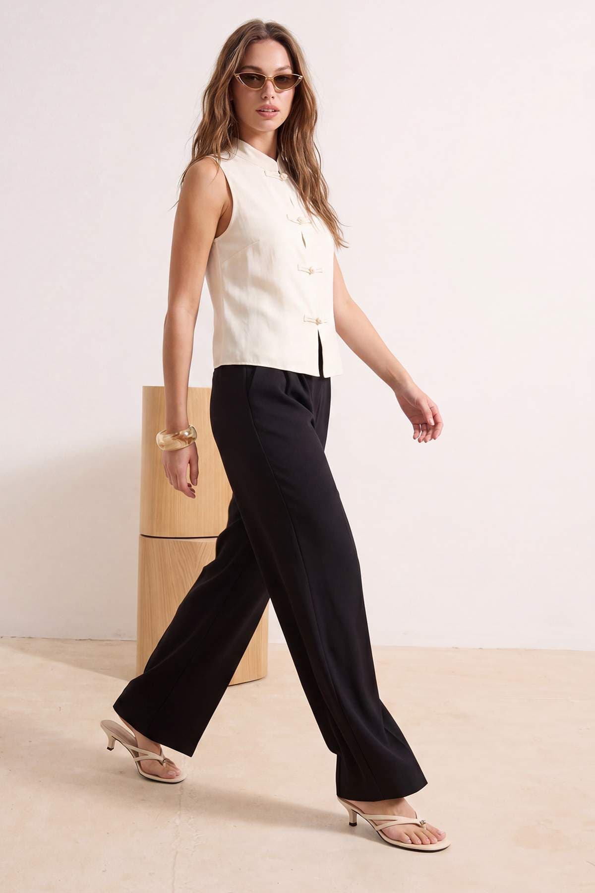 Schwarze, plissierte, breite, gewebte Hose mit weitem Bein TWOAW25PL00109 بالازو
