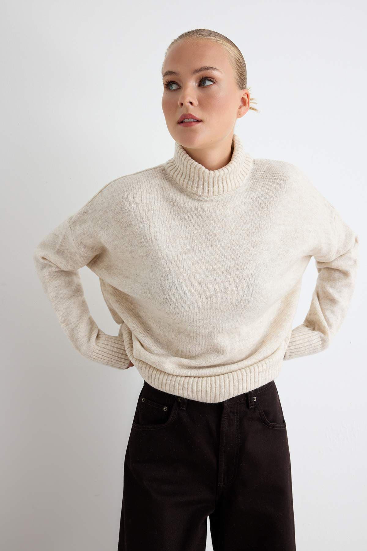 Stone Wide قصة Strickpullover mit weicher Textur TWOAW23KZ00469
